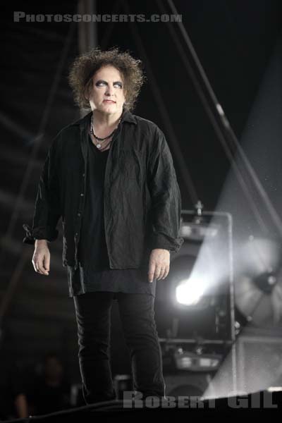 THE CURE - 2019-08-23 - SAINT CLOUD - Domaine National - Grande Scene - Robert James Smith